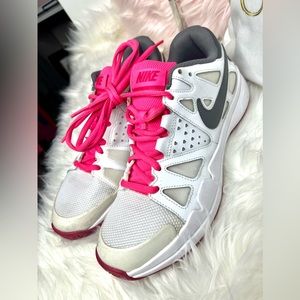 NIKE • Size 9 1/2 womens